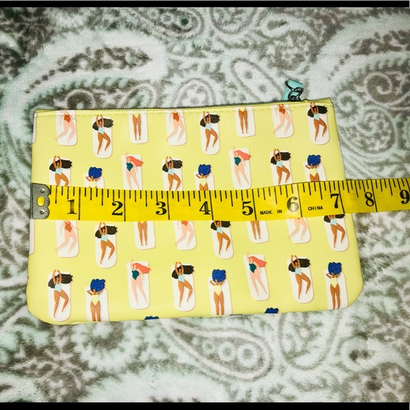 New Ispy Cosmetics Bag - Picture 5 of 5